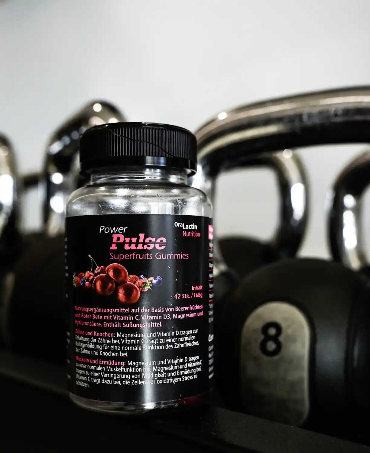 Superfruits Gummies vor Trainingsgeräten Superfruits Gummies vor Trainingsgeräten