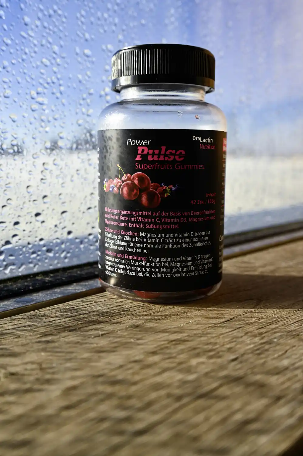 Superfruits Gummies auf Fensterbrett Superfruits Gummies auf Fensterbrett